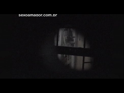 ❤️ Blondie word in die geheim video-opgeneem deur 'n buurtvoyeur wat agter hol bakstene versteek is ❤️ Fok video by ons ❌️