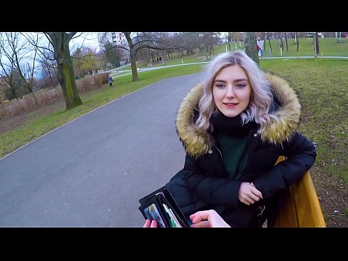 ❤️ Sluk 'n vreemdeling se warm kom vir geld - blowjob in the park deur Eva Elfie ❤️ Fok video by ons ❌️